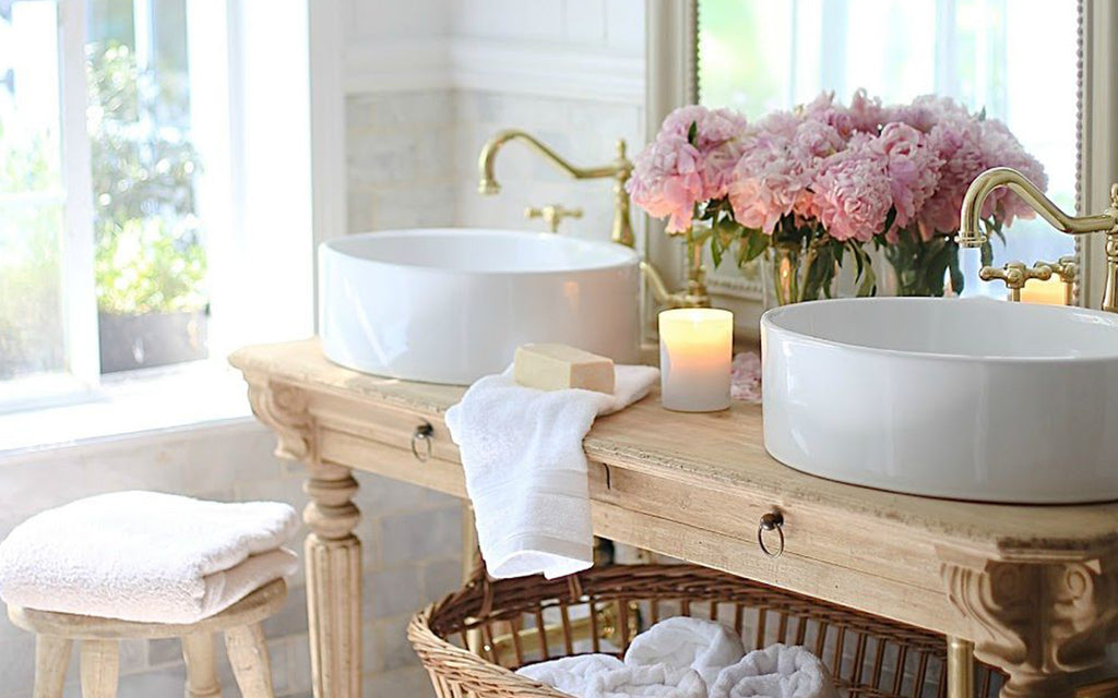 Cozy Inspiration for Your Cottage Bathroom